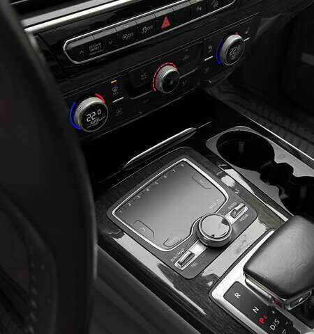 Серый Ауди Ку 7, объемом двигателя 1.98 л и пробегом 144 тыс. км за 24999 $, фото 13 на Automoto.ua