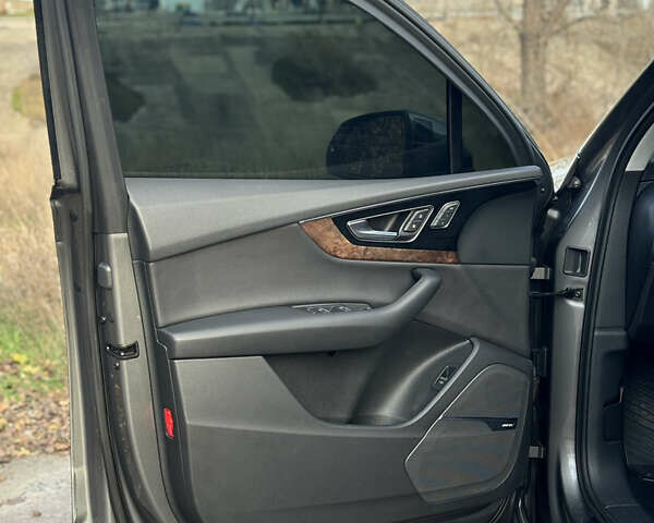 Серый Ауди Ку 7, объемом двигателя 3 л и пробегом 140 тыс. км за 28499 $, фото 20 на Automoto.ua