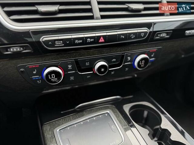 Серый Ауди Ку 7, объемом двигателя 3 л и пробегом 195 тыс. км за 21900 $, фото 45 на Automoto.ua