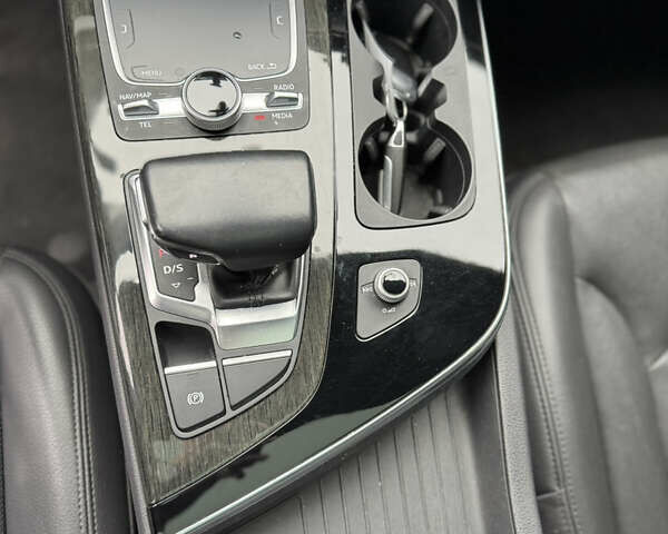 Серый Ауди Ку 7, объемом двигателя 3 л и пробегом 218 тыс. км за 25500 $, фото 16 на Automoto.ua