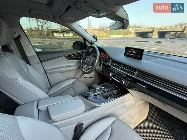 Сірий Ауді Ку 7, об'ємом двигуна 3 л та пробігом 206 тис. км за 26500 $, фото 26 на Automoto.ua