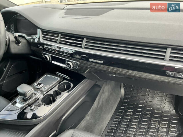 Сірий Ауді Ку 7, об'ємом двигуна 3 л та пробігом 137 тис. км за 35000 $, фото 45 на Automoto.ua