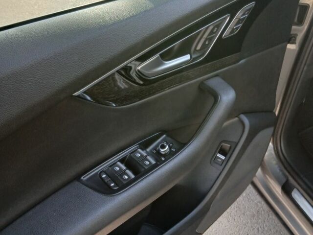 Серый Ауди Ку 7, объемом двигателя 0 л и пробегом 220 тыс. км за 21500 $, фото 8 на Automoto.ua