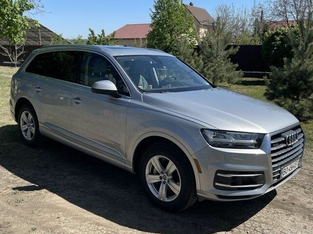 Серый Ауди Ку 7, объемом двигателя 2 л и пробегом 67 тыс. км за 35000 $, фото 1 на Automoto.ua