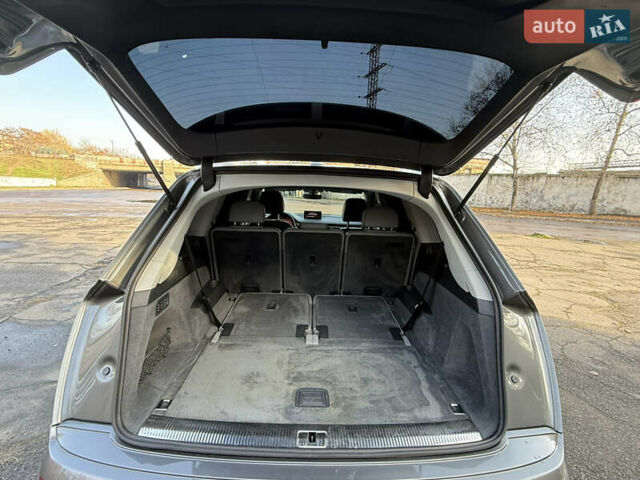 Сірий Ауді Ку 7, об'ємом двигуна 3 л та пробігом 206 тис. км за 26500 $, фото 19 на Automoto.ua