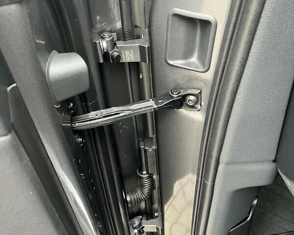 Сірий Ауді Ку 7, об'ємом двигуна 3 л та пробігом 137 тис. км за 35000 $, фото 43 на Automoto.ua