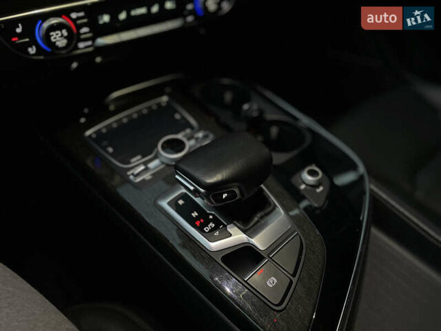 Сірий Ауді Ку 7, об'ємом двигуна 3 л та пробігом 138 тис. км за 28000 $, фото 34 на Automoto.ua