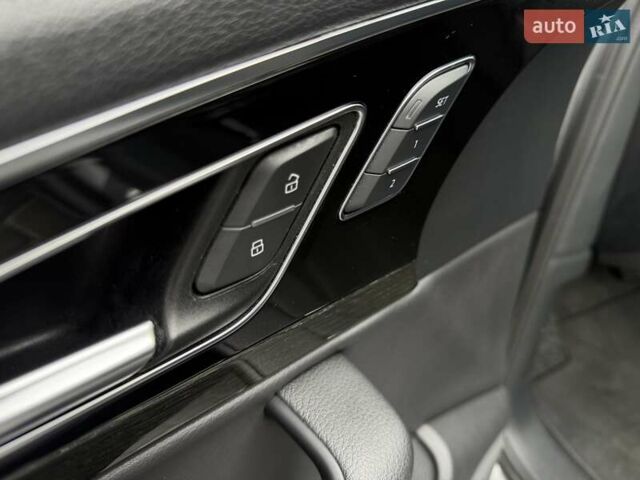 Сірий Ауді Ку 7, об'ємом двигуна 3 л та пробігом 195 тис. км за 21900 $, фото 25 на Automoto.ua