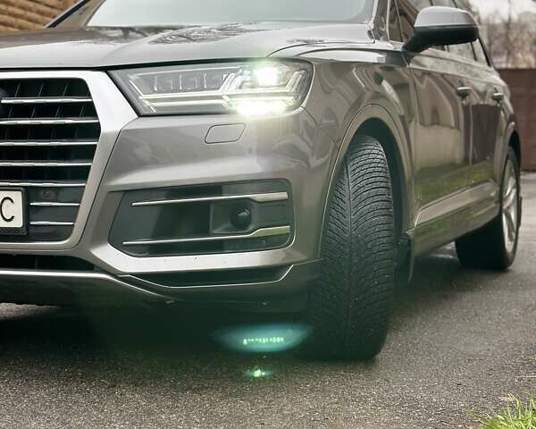 Серый Ауди Ку 7, объемом двигателя 3 л и пробегом 199 тыс. км за 31500 $, фото 5 на Automoto.ua