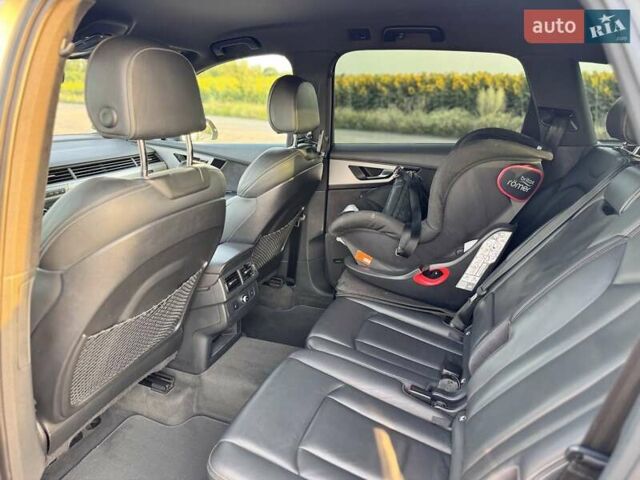 Серый Ауди Ку 7, объемом двигателя 2.97 л и пробегом 250 тыс. км за 41000 $, фото 4 на Automoto.ua