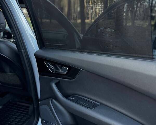 Сірий Ауді Ку 7, об'ємом двигуна 3 л та пробігом 164 тис. км за 27500 $, фото 26 на Automoto.ua