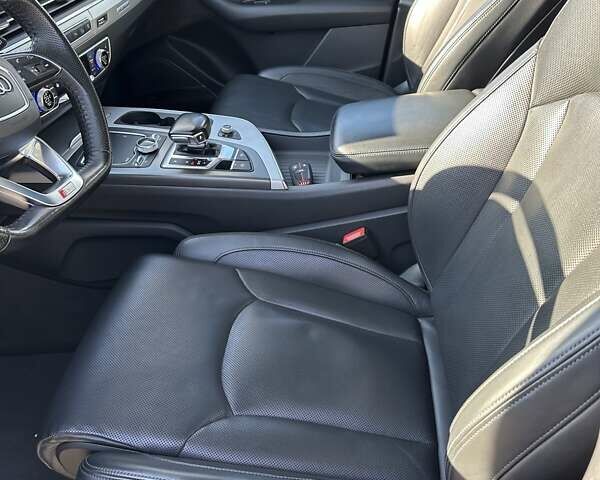 Ауді Ку 7 2017 у Дніпро (Дніпропетровську) на Automoto.ua Сірий Ауді Ку 7, об'ємом двигуна 2.97 л та пробігом 349 тис. км за 34000 $, фото 10 на Automoto.ua