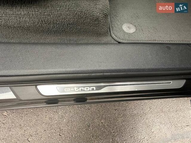 Серый Ауди Ку 7, объемом двигателя 3 л и пробегом 255 тыс. км за 38000 $, фото 25 на Automoto.ua