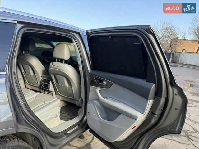 Сірий Ауді Ку 7, об'ємом двигуна 3 л та пробігом 206 тис. км за 26500 $, фото 11 на Automoto.ua