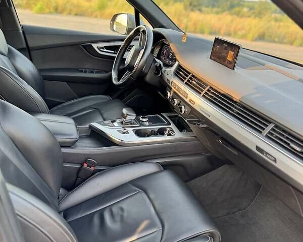 Серый Ауди Ку 7, объемом двигателя 2.97 л и пробегом 250 тыс. км за 41000 $, фото 6 на Automoto.ua