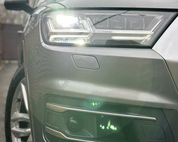 Серый Ауди Ку 7, объемом двигателя 3 л и пробегом 199 тыс. км за 31500 $, фото 1 на Automoto.ua