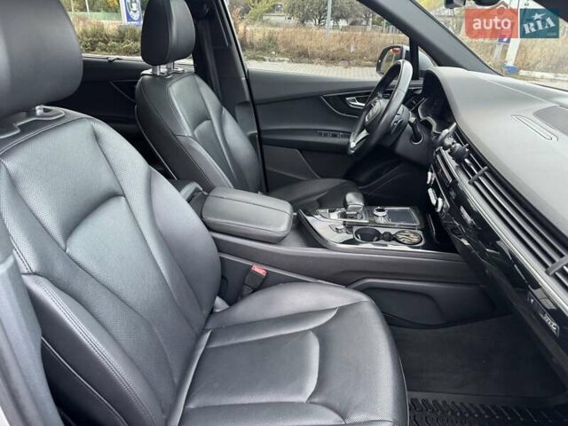 Ауди Ку 7 2017 в Верхнеднепровске на Automoto.ua Серый Ауди Ку 7, объемом двигателя 3 л и пробегом 215 тыс. км за 24999 $, фото 36 на Automoto.ua