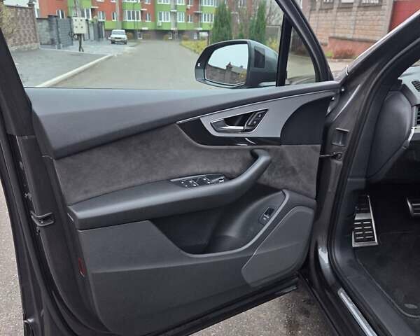 Серый Ауди Ку 7, объемом двигателя 3 л и пробегом 348 тыс. км за 39500 $, фото 17 на Automoto.ua