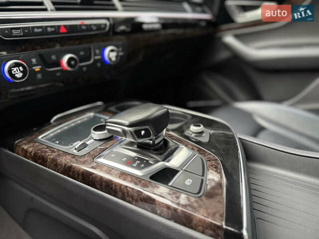 Серый Ауди Ку 7, объемом двигателя 3 л и пробегом 153 тыс. км за 24999 $, фото 16 на Automoto.ua