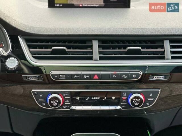 Серый Ауди Ку 7, объемом двигателя 0 л и пробегом 180 тыс. км за 28000 $, фото 15 на Automoto.ua