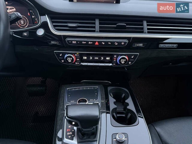 Серый Ауди Ку 7, объемом двигателя 3 л и пробегом 140 тыс. км за 26000 $, фото 21 на Automoto.ua