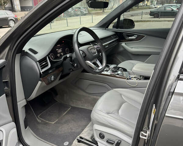Серый Ауди Ку 7, объемом двигателя 3 л и пробегом 206 тыс. км за 25000 $, фото 10 на Automoto.ua