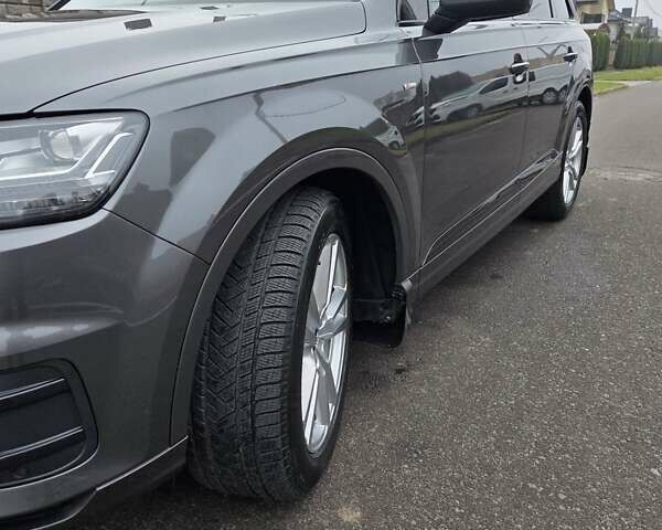 Серый Ауди Ку 7, объемом двигателя 3 л и пробегом 348 тыс. км за 39500 $, фото 1 на Automoto.ua