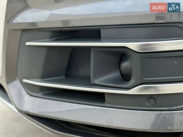 Серый Ауди Ку 7, объемом двигателя 3 л и пробегом 155 тыс. км за 25700 $, фото 2 на Automoto.ua