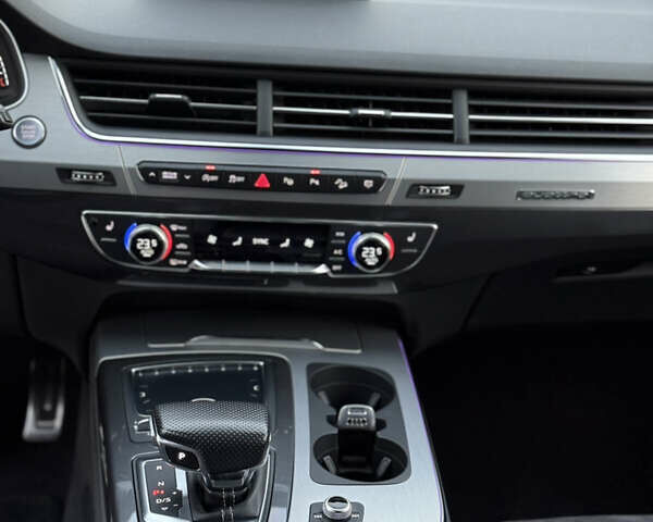 Серый Ауди Ку 7, объемом двигателя 3 л и пробегом 150 тыс. км за 48777 $, фото 39 на Automoto.ua