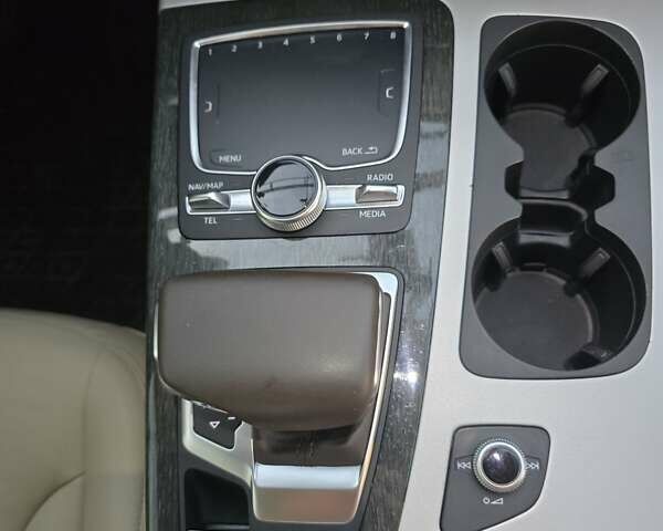 Серый Ауди Ку 7, объемом двигателя 1.98 л и пробегом 153 тыс. км за 22000 $, фото 12 на Automoto.ua