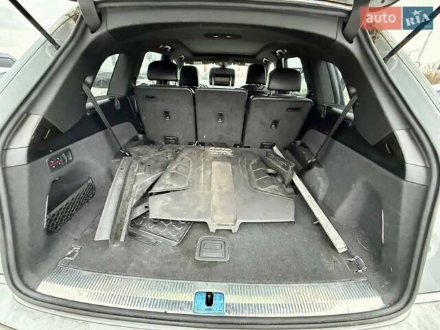 Сірий Ауді Ку 7, об'ємом двигуна 3 л та пробігом 427 тис. км за 14500 $, фото 24 на Automoto.ua