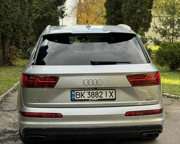 Серый Ауди Ку 7, объемом двигателя 3 л и пробегом 137 тыс. км за 32000 $, фото 3 на Automoto.ua