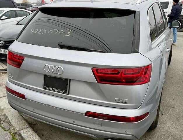 Сірий Ауді Ку 7, об'ємом двигуна 3 л та пробігом 427 тис. км за 14500 $, фото 7 на Automoto.ua