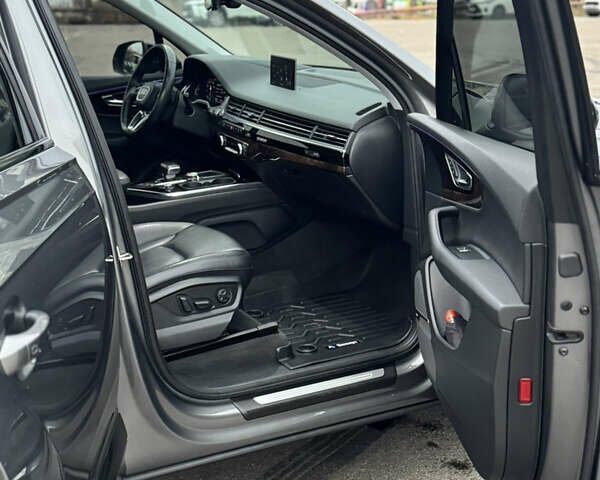 Серый Ауди Ку 7, объемом двигателя 3 л и пробегом 138 тыс. км за 33500 $, фото 27 на Automoto.ua