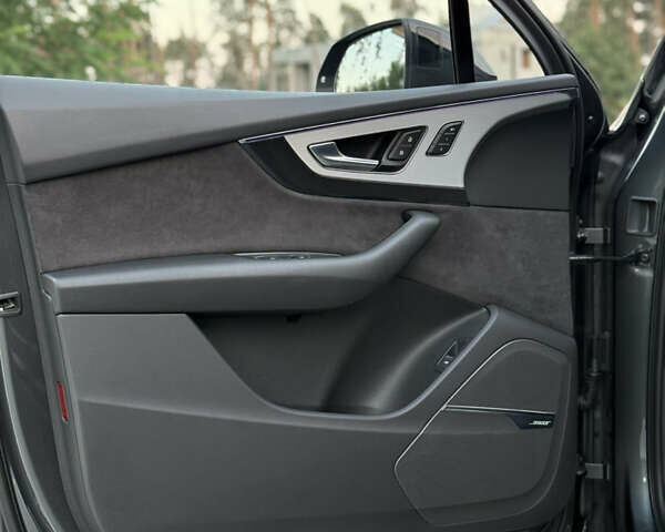 Серый Ауди Ку 7, объемом двигателя 3 л и пробегом 150 тыс. км за 48777 $, фото 28 на Automoto.ua