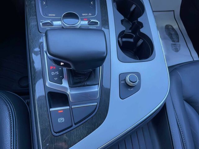 Сірий Ауді Ку 7, об'ємом двигуна 2 л та пробігом 32 тис. км за 18000 $, фото 9 на Automoto.ua