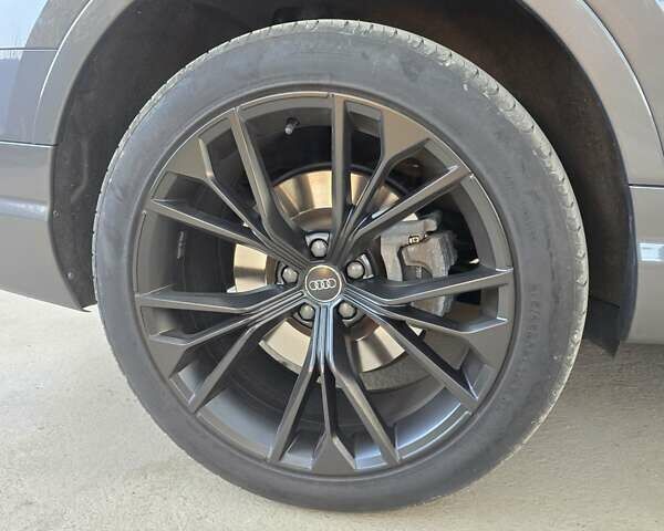 Серый Ауди Ку 7, объемом двигателя 1.98 л и пробегом 153 тыс. км за 22000 $, фото 3 на Automoto.ua