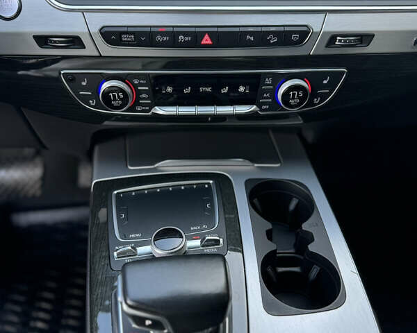 Серый Ауди Ку 7, объемом двигателя 3 л и пробегом 106 тыс. км за 29900 $, фото 27 на Automoto.ua