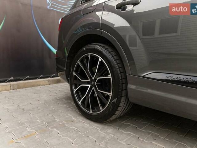Ауди Ку 7 2018 в Луцке на Automoto.ua Серый Ауди Ку 7, объемом двигателя 2.97 л и пробегом 66 тыс. км за 48888 $, фото 70 на Automoto.ua