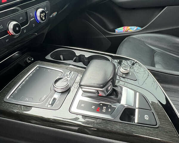 Серый Ауди Ку 7, объемом двигателя 3 л и пробегом 112 тыс. км за 29500 $, фото 22 на Automoto.ua