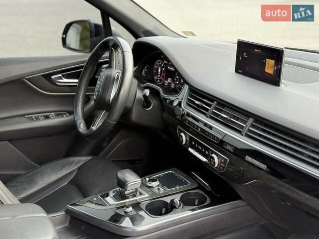 Серый Ауди Ку 7, объемом двигателя 3 л и пробегом 179 тыс. км за 25800 $, фото 18 на Automoto.ua