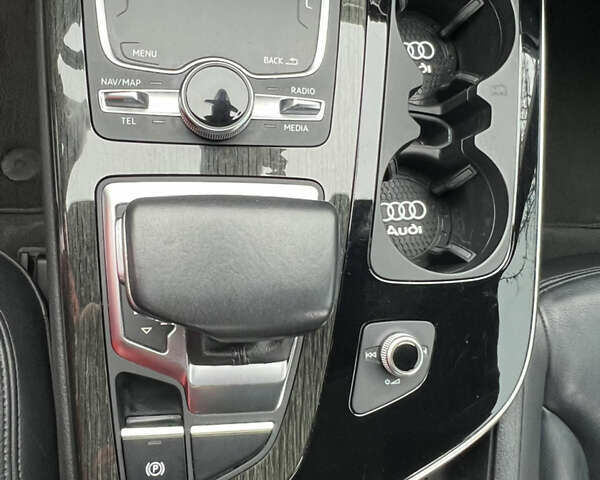 Серый Ауди Ку 7, объемом двигателя 3 л и пробегом 112 тыс. км за 29500 $, фото 24 на Automoto.ua