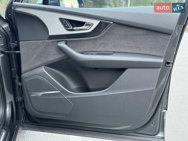 Серый Ауди Ку 7, объемом двигателя 2.97 л и пробегом 130 тыс. км за 46000 $, фото 69 на Automoto.ua