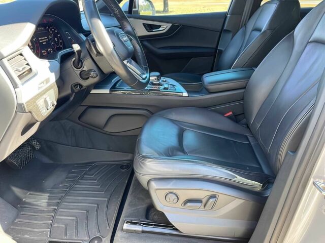 Сірий Ауді Ку 7, об'ємом двигуна 2 л та пробігом 32 тис. км за 18000 $, фото 6 на Automoto.ua