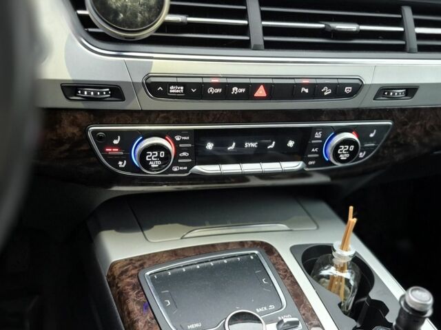 Сірий Ауді Ку 7, об'ємом двигуна 2 л та пробігом 196 тис. км за 26888 $, фото 14 на Automoto.ua