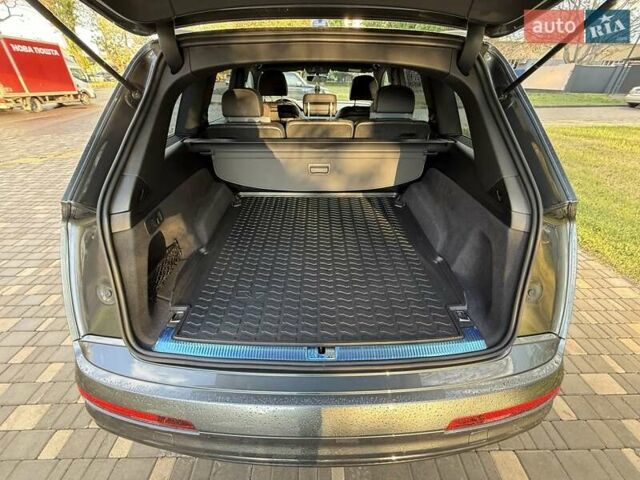 Ауди Ку 7 2018 в Одессе на Automoto.ua Серый Ауди Ку 7, объемом двигателя 2.97 л и пробегом 236 тыс. км за 38700 $, фото 96 на Automoto.ua