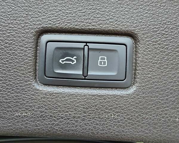 Серый Ауди Ку 7, объемом двигателя 1.98 л и пробегом 153 тыс. км за 22000 $, фото 5 на Automoto.ua