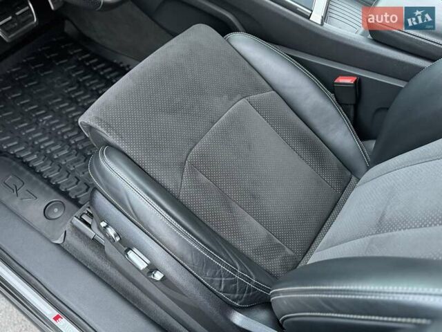 Серый Ауди Ку 7, объемом двигателя 2.97 л и пробегом 130 тыс. км за 46000 $, фото 40 на Automoto.ua