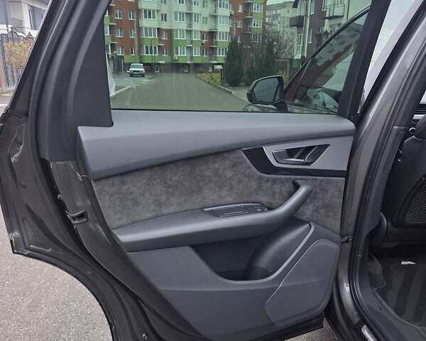 Серый Ауди Ку 7, объемом двигателя 3 л и пробегом 348 тыс. км за 39500 $, фото 16 на Automoto.ua