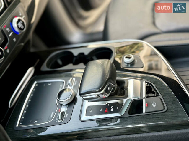 Сірий Ауді Ку 7, об'ємом двигуна 3 л та пробігом 157 тис. км за 29999 $, фото 18 на Automoto.ua